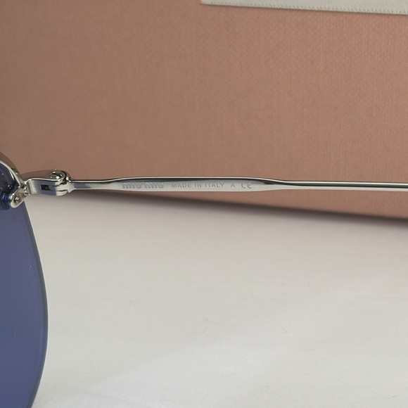 💯- New Authentic MIU MIU MU56U irregular-frame sunglasses - Picture 10 of 12